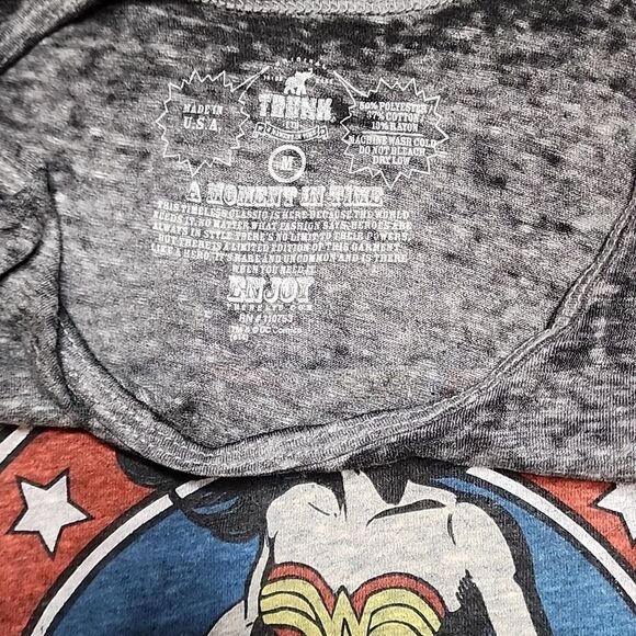 NWOT Wonder Woman Tank Size Medium - Picture 3 of 4
